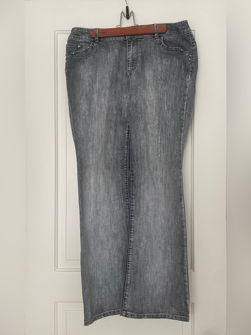 Chico's Classic 5-Pocket Washed Gray Embellished Jeans Chicos Size 2 (L/12)